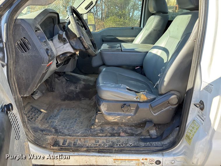 image for item EV3280 2011 Ford F550 bucket truck