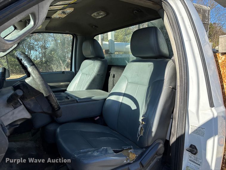 image for item EV3280 2011 Ford F550 bucket truck