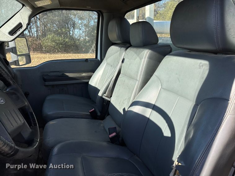 image for item EV3280 2011 Ford F550 bucket truck