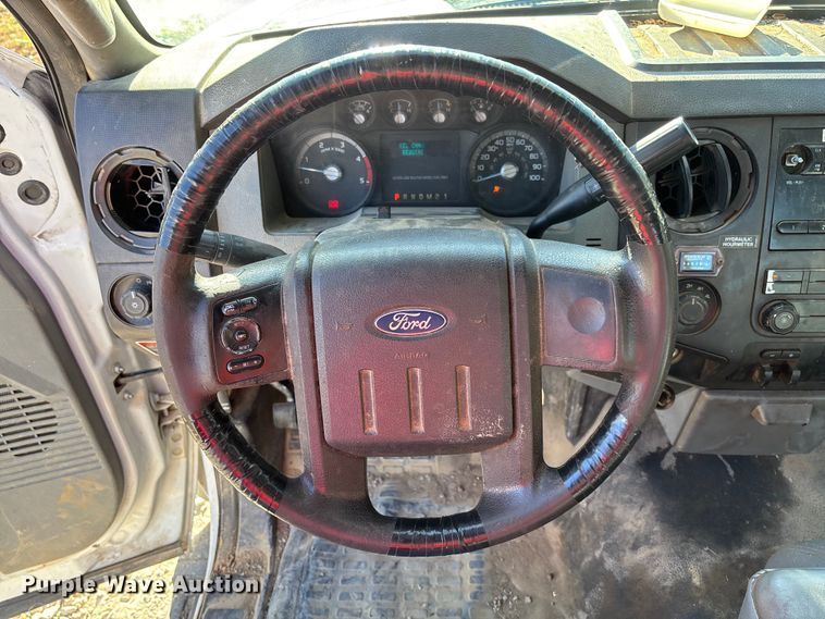 image for item EV3280 2011 Ford F550 bucket truck