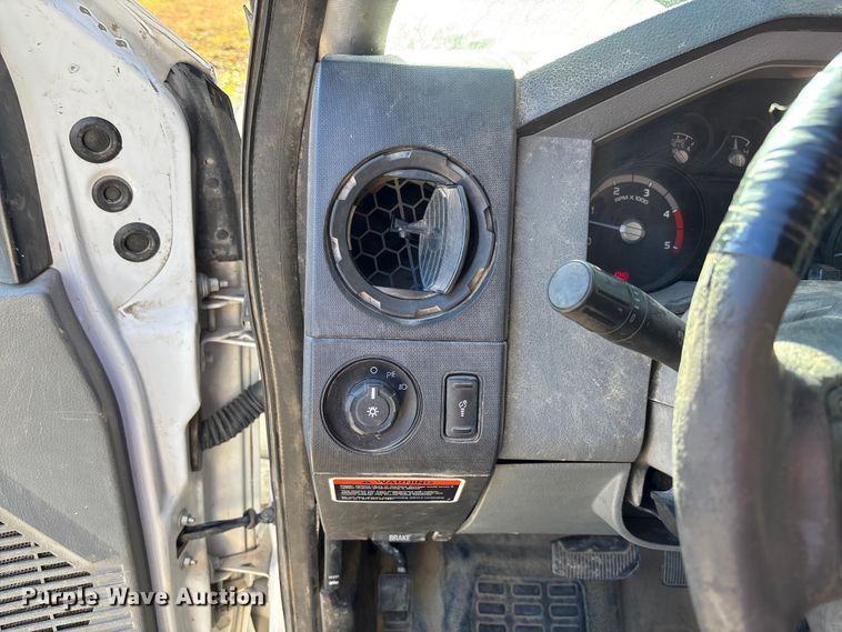 image for item EV3280 2011 Ford F550 bucket truck