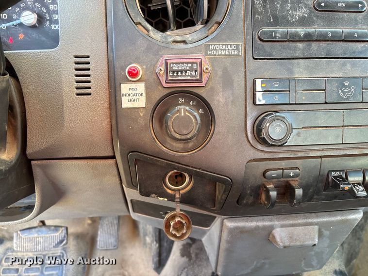 image for item EV3280 2011 Ford F550 bucket truck