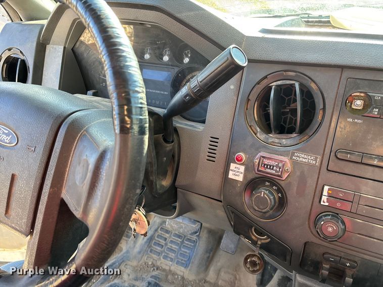 image for item EV3280 2011 Ford F550 bucket truck