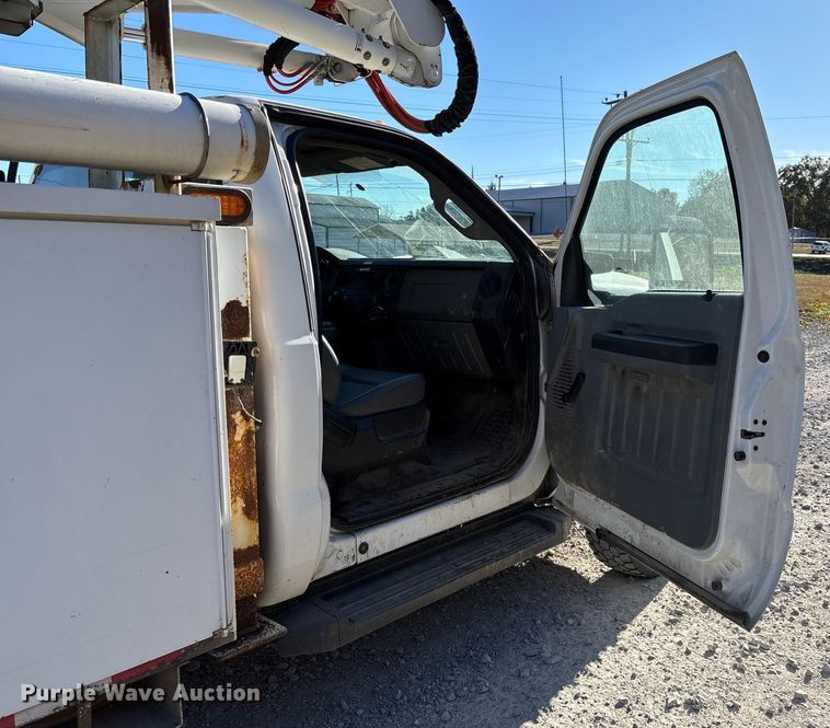 image for item EV3280 2011 Ford F550 bucket truck