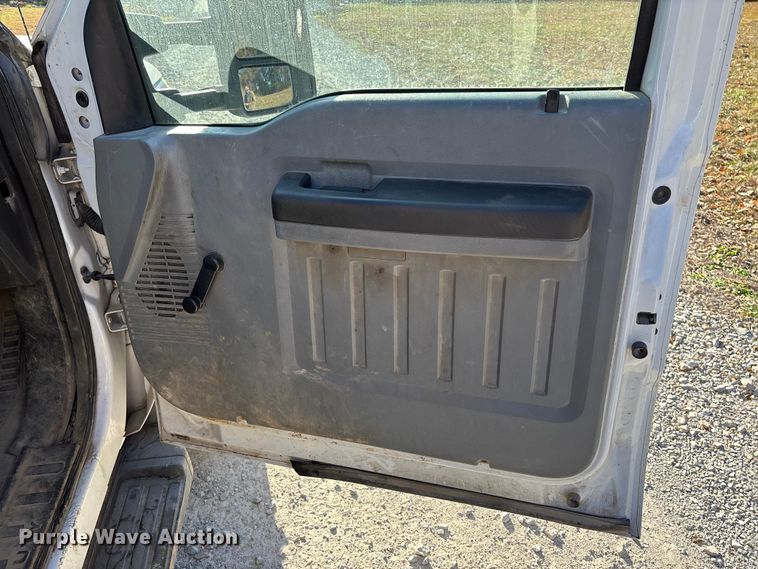 image for item EV3280 2011 Ford F550 bucket truck