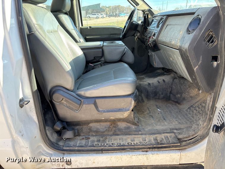 image for item EV3280 2011 Ford F550 bucket truck