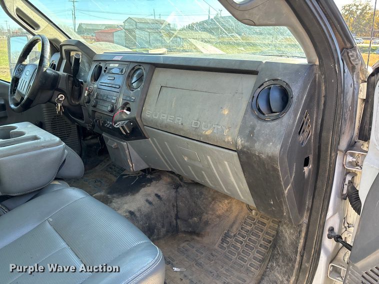 image for item EV3280 2011 Ford F550 bucket truck