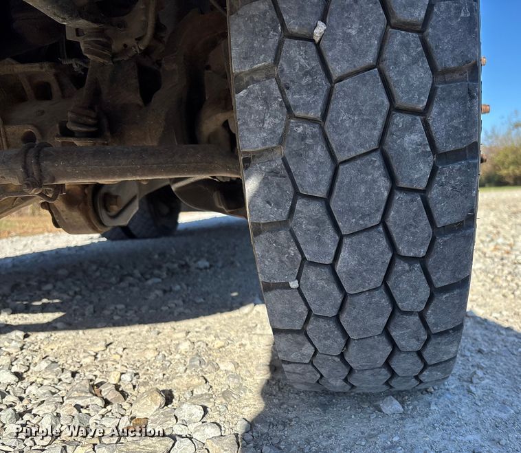 image for item EV3280 2011 Ford F550 bucket truck