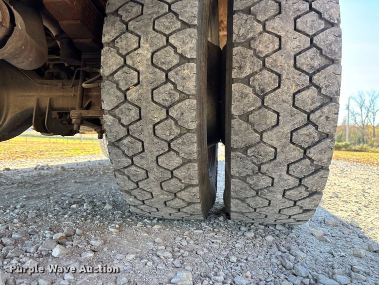 image for item EV3280 2011 Ford F550 bucket truck