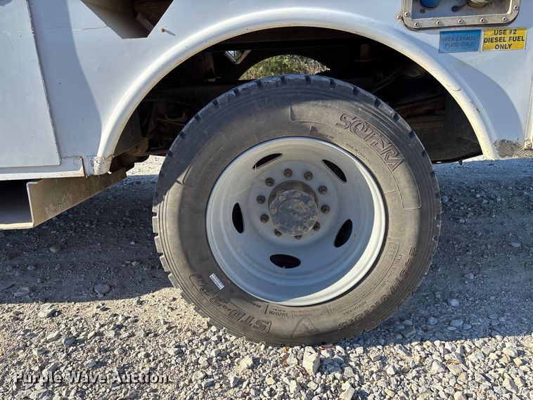 image for item EV3280 2011 Ford F550 bucket truck