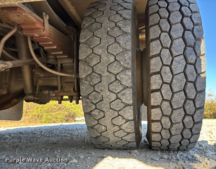 image for item EV3280 2011 Ford F550 bucket truck