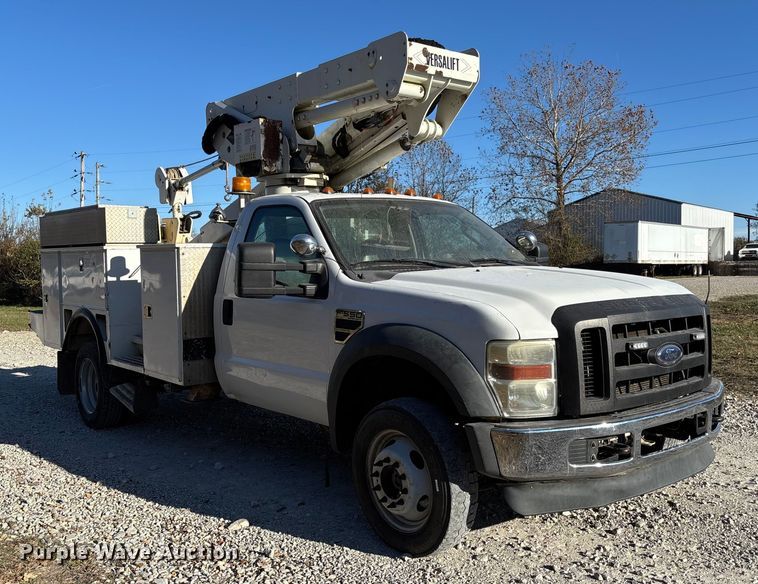 image for item EV3281 2010 Ford F550 Super Duty bucket truck