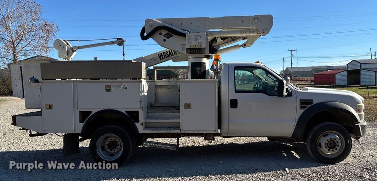 image for item EV3281 2010 Ford F550 Super Duty bucket truck