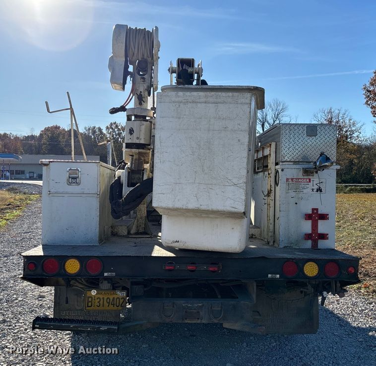 image for item EV3281 2010 Ford F550 Super Duty bucket truck