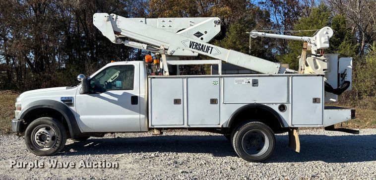 image for item EV3281 2010 Ford F550 Super Duty bucket truck