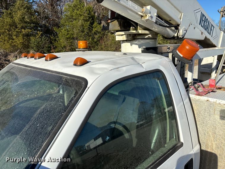 image for item EV3281 2010 Ford F550 Super Duty bucket truck