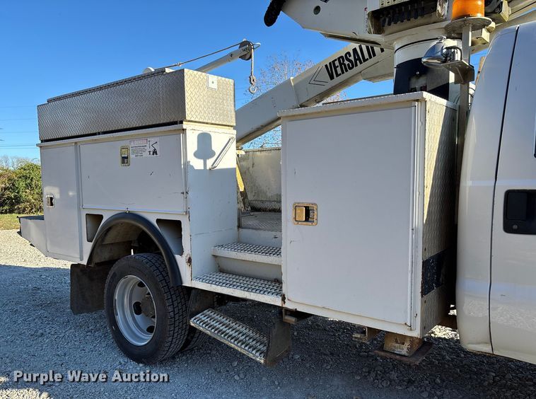 image for item EV3281 2010 Ford F550 Super Duty bucket truck