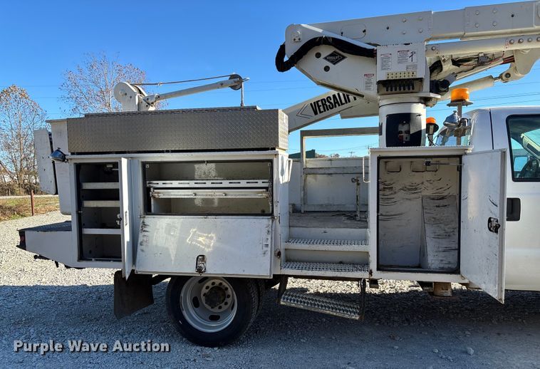 image for item EV3281 2010 Ford F550 Super Duty bucket truck