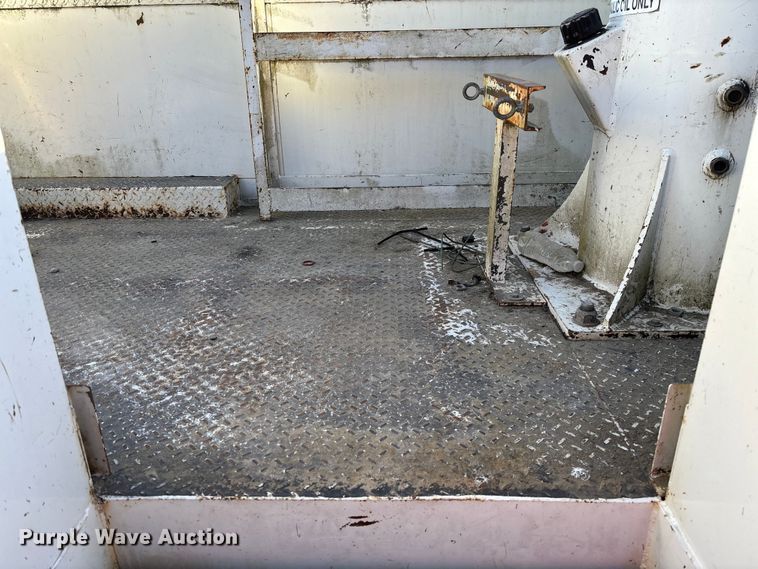 image for item EV3281 2010 Ford F550 Super Duty bucket truck