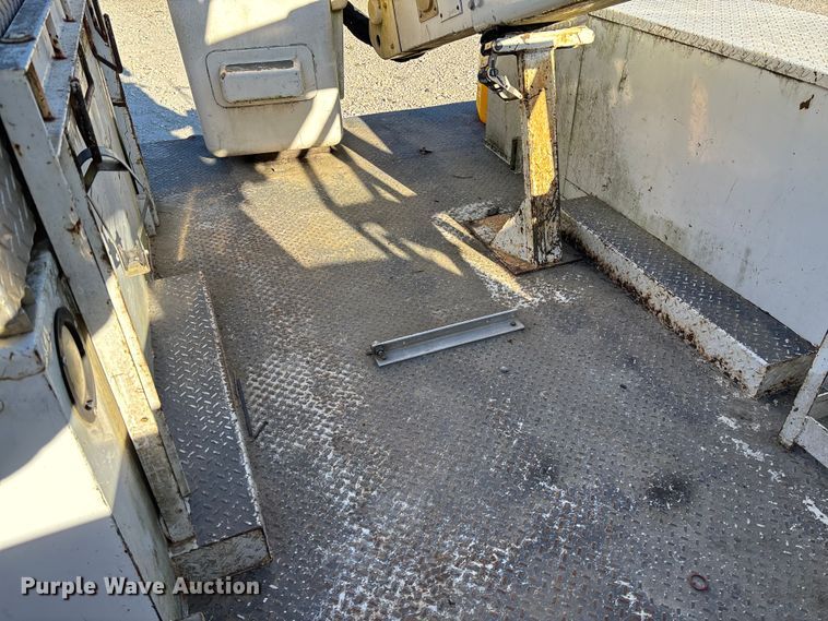 image for item EV3281 2010 Ford F550 Super Duty bucket truck