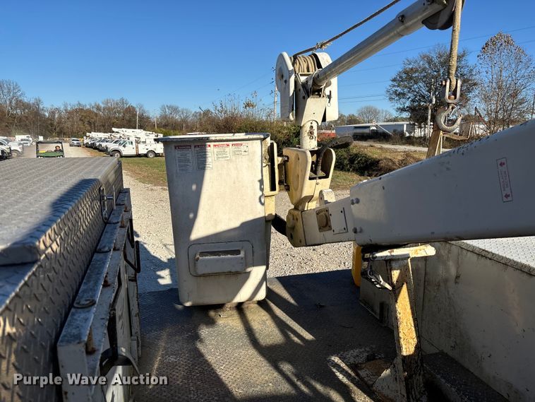 image for item EV3281 2010 Ford F550 Super Duty bucket truck