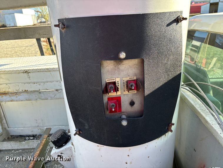 image for item EV3281 2010 Ford F550 Super Duty bucket truck