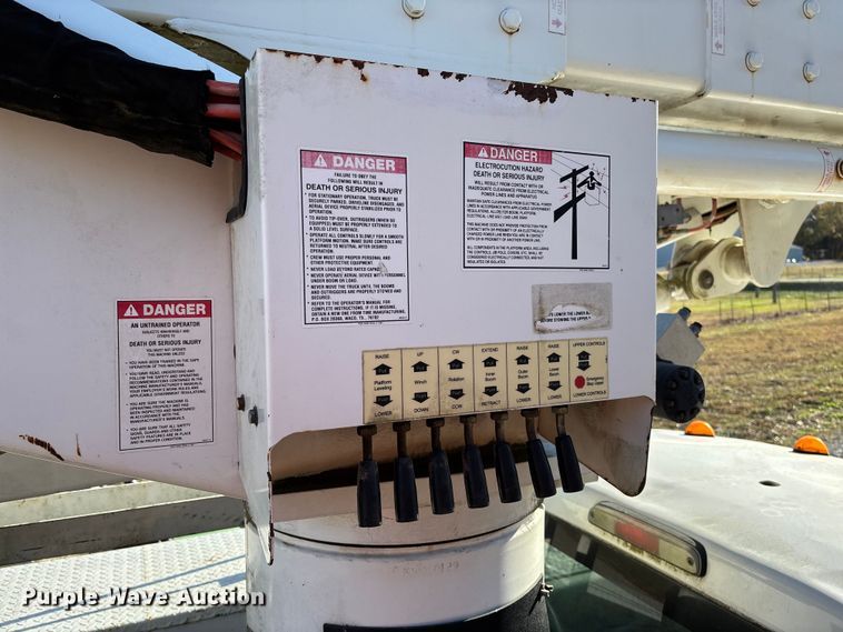 image for item EV3281 2010 Ford F550 Super Duty bucket truck