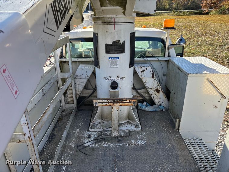 image for item EV3281 2010 Ford F550 Super Duty bucket truck