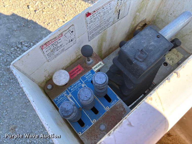 image for item EV3281 2010 Ford F550 Super Duty bucket truck