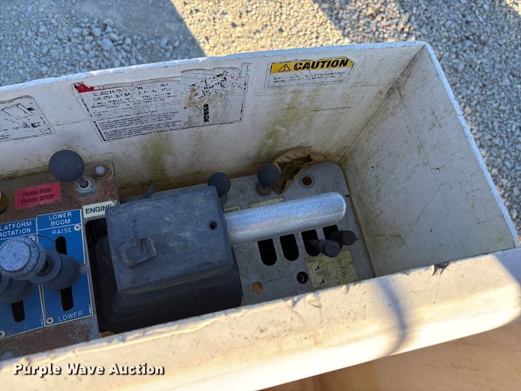 image for item EV3281 2010 Ford F550 Super Duty bucket truck