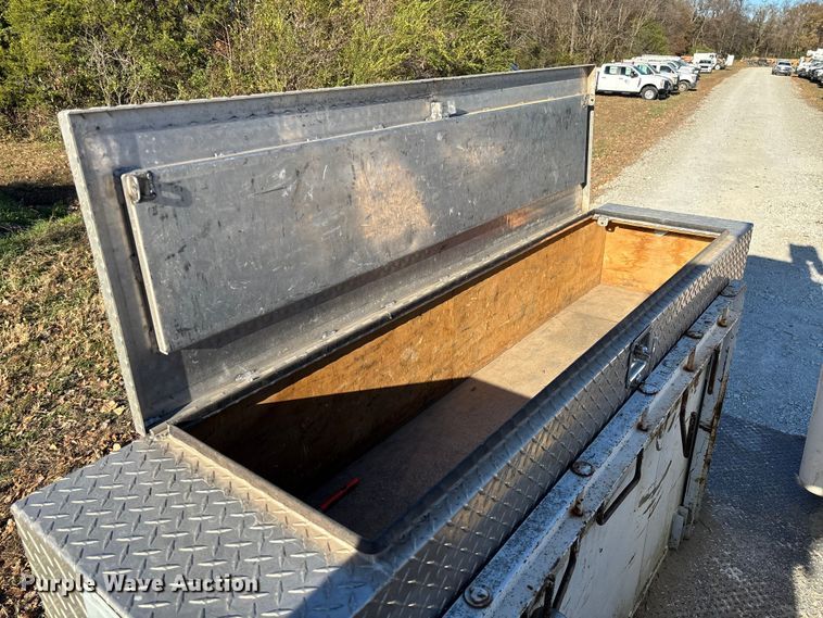 image for item EV3281 2010 Ford F550 Super Duty bucket truck