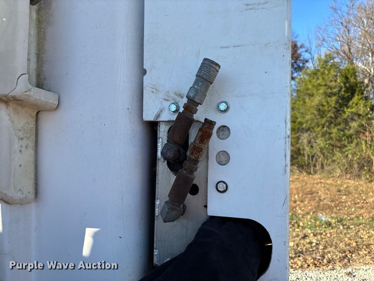 image for item EV3281 2010 Ford F550 Super Duty bucket truck