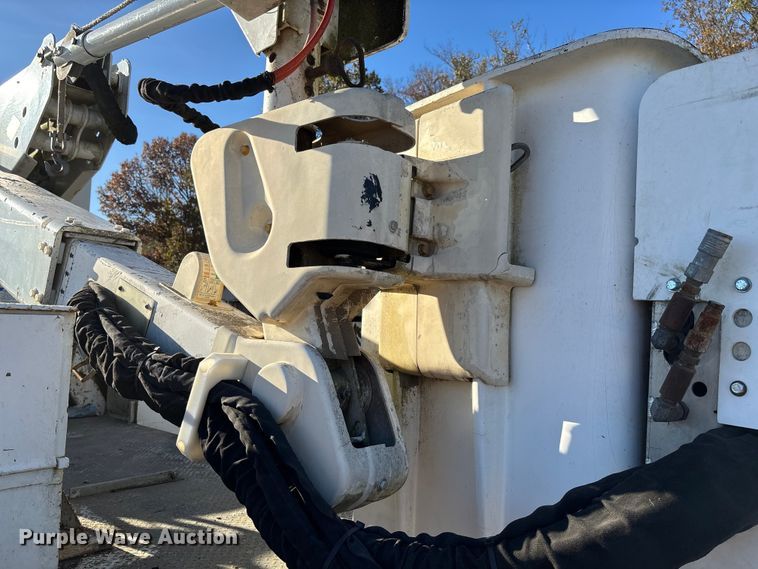 image for item EV3281 2010 Ford F550 Super Duty bucket truck