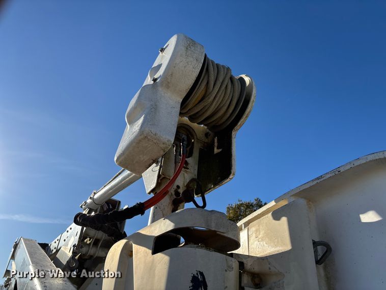 image for item EV3281 2010 Ford F550 Super Duty bucket truck