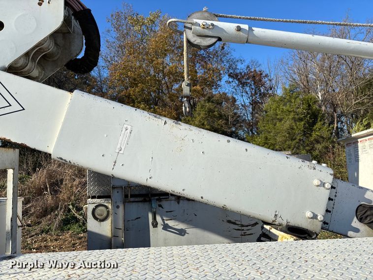 image for item EV3281 2010 Ford F550 Super Duty bucket truck