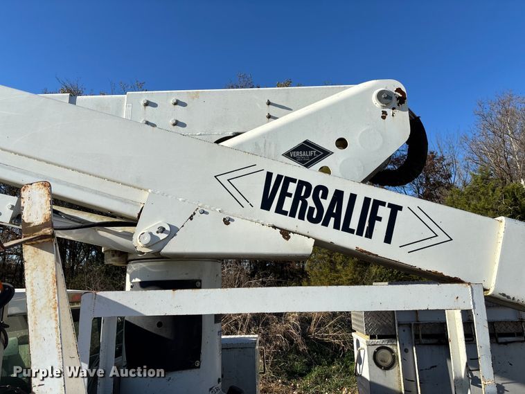 image for item EV3281 2010 Ford F550 Super Duty bucket truck