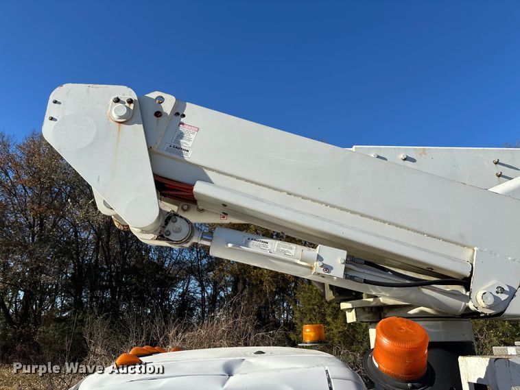 image for item EV3281 2010 Ford F550 Super Duty bucket truck