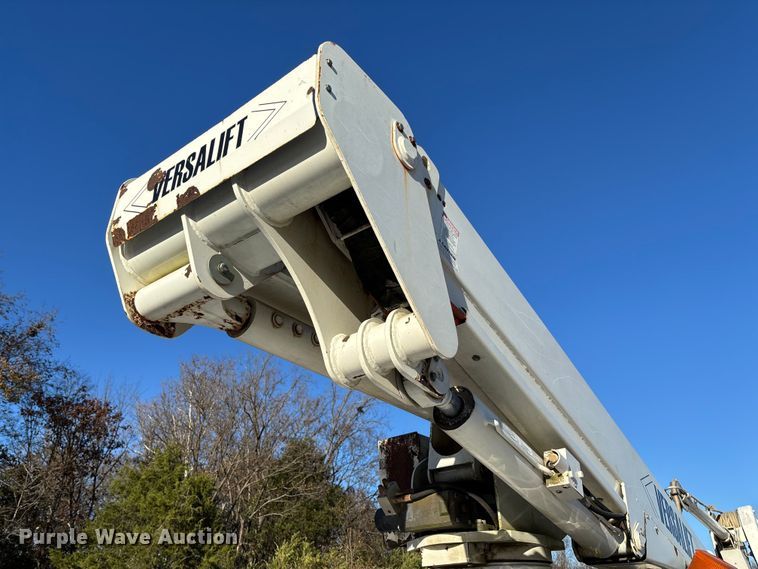 image for item EV3281 2010 Ford F550 Super Duty bucket truck