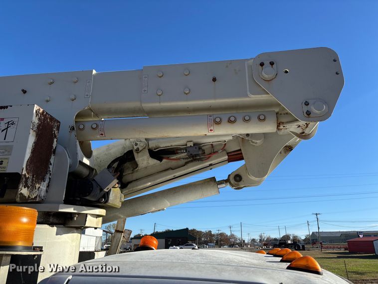 image for item EV3281 2010 Ford F550 Super Duty bucket truck