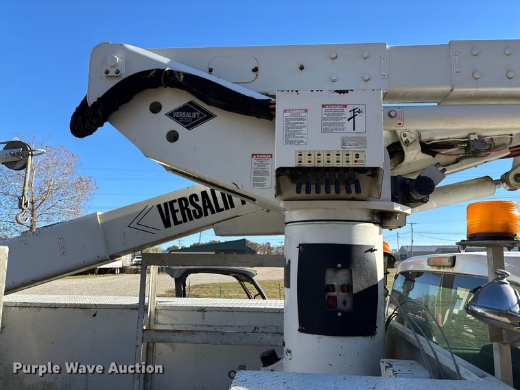 image for item EV3281 2010 Ford F550 Super Duty bucket truck