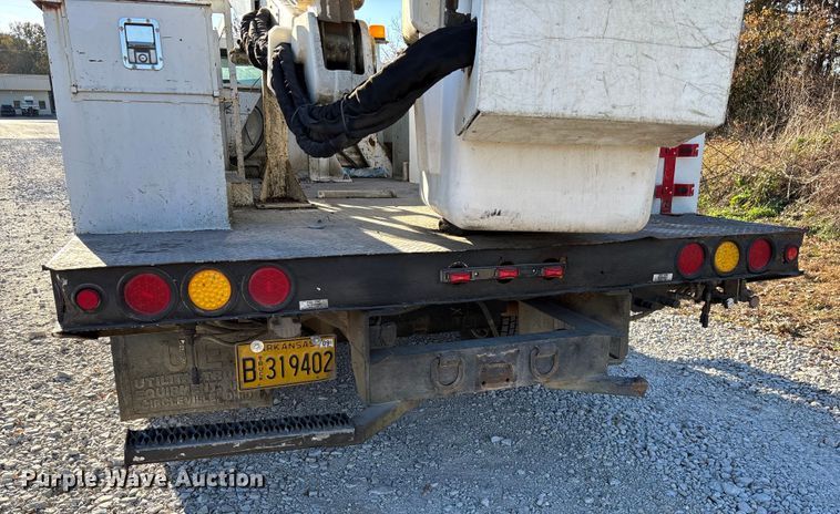 image for item EV3281 2010 Ford F550 Super Duty bucket truck