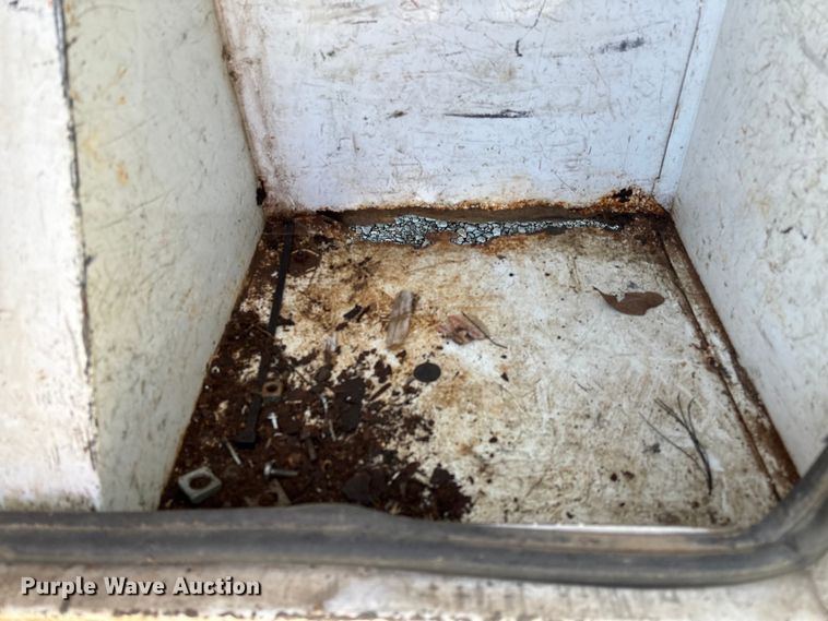 image for item EV3281 2010 Ford F550 Super Duty bucket truck