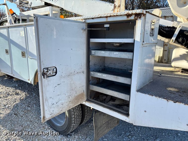 image for item EV3281 2010 Ford F550 Super Duty bucket truck