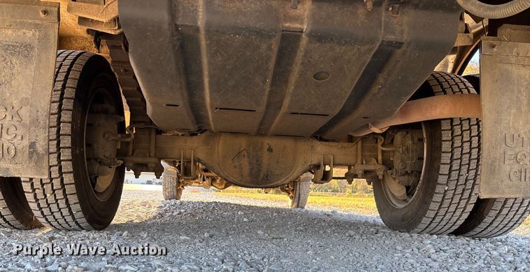 image for item EV3281 2010 Ford F550 Super Duty bucket truck