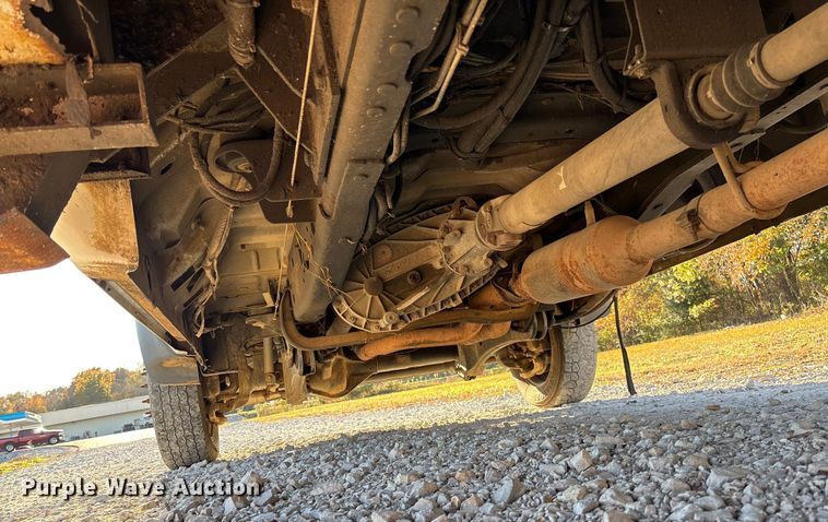 image for item EV3281 2010 Ford F550 Super Duty bucket truck