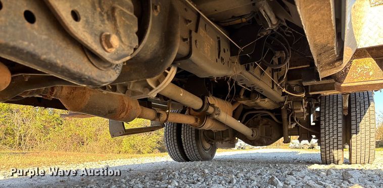 image for item EV3281 2010 Ford F550 Super Duty bucket truck