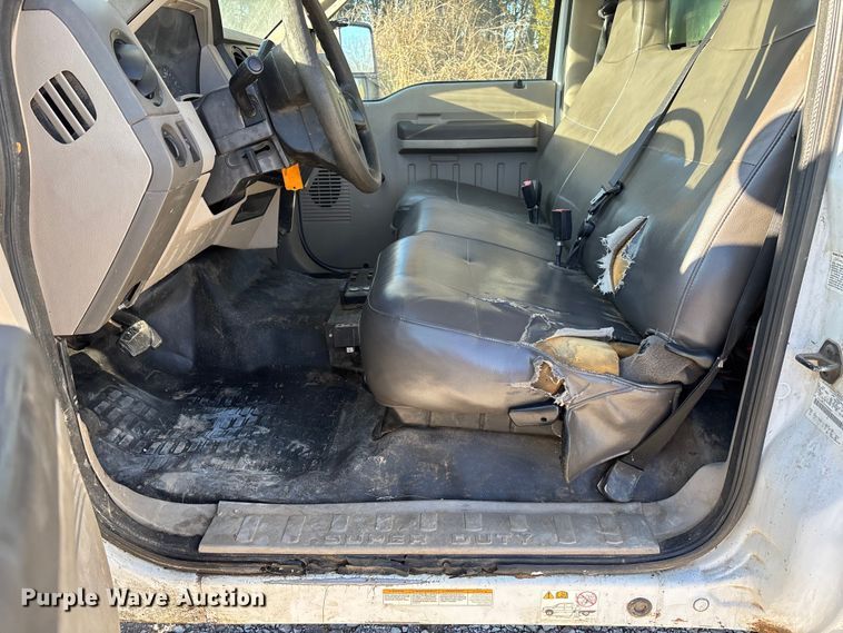 image for item EV3281 2010 Ford F550 Super Duty bucket truck