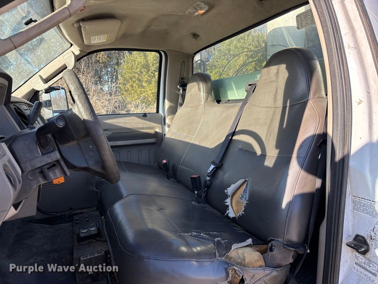 image for item EV3281 2010 Ford F550 Super Duty bucket truck