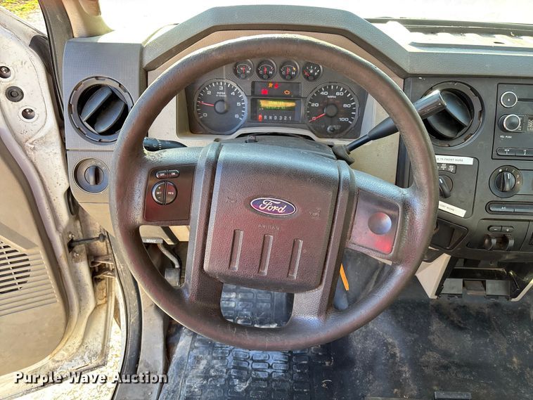 image for item EV3281 2010 Ford F550 Super Duty bucket truck