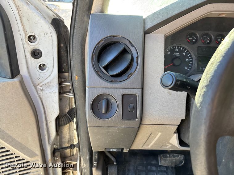 image for item EV3281 2010 Ford F550 Super Duty bucket truck